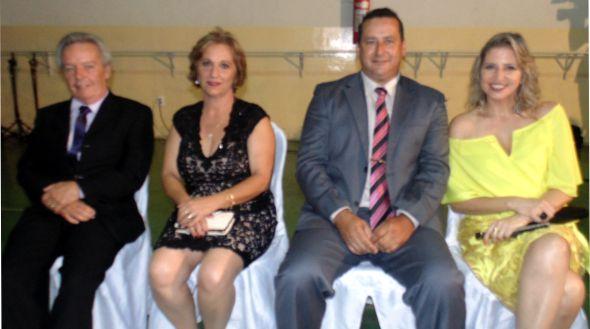 Prefeito Hamilton Resende Filho/Teco e primeira-dama Iara, vice-prefeito Jorge Luiz dos Reis Oliveira e sua esposa Lisne 